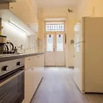 Joseph Boulevard - 3bdr, 2bath, 8ppl * Budapest
