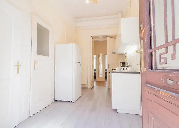 Joseph Boulevard - 3bdr, 2bath, 8ppl Apartment Budapest