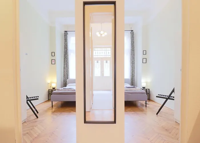 Joseph Boulevard - 3bdr, 2bath, 8ppl Apartment *
