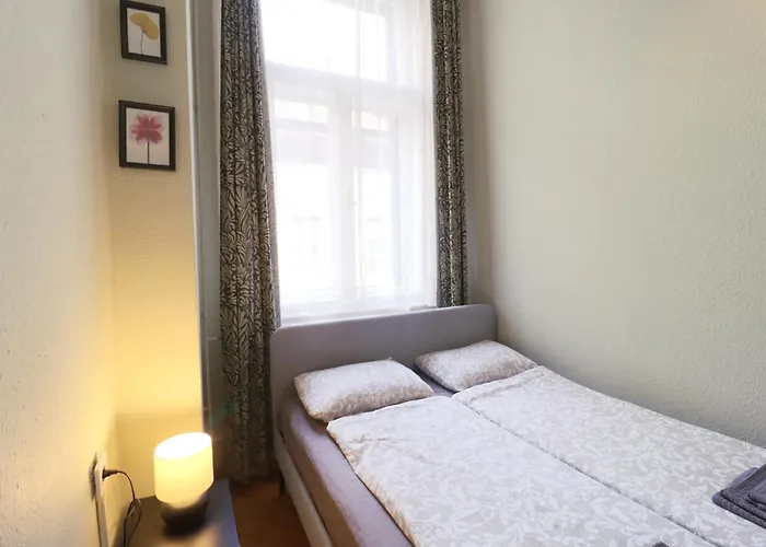 Joseph Boulevard - 3bdr, 2bath, 8ppl *