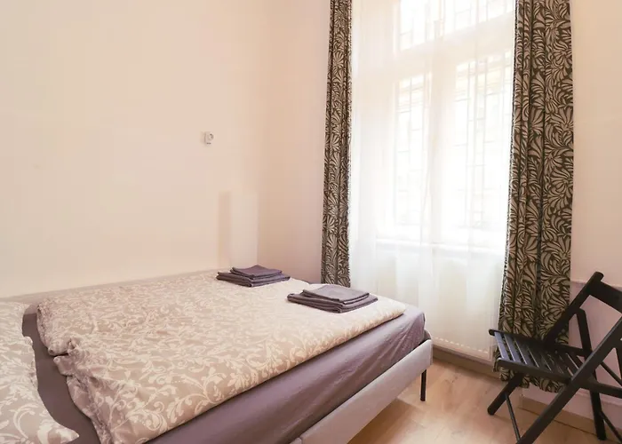 Joseph Boulevard - 3bdr, 2bath, 8ppl Budapest