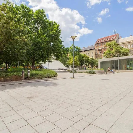 Joseph Boulevard - 3bdr, 2bath, 8ppl Budapest