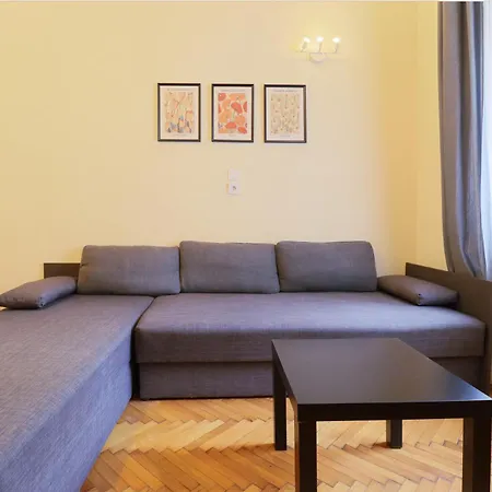 Apartment Joseph Boulevard - 3bdr, 2bath, 8ppl Budapest
