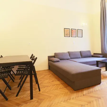 Joseph Boulevard - 3bdr, 2bath, 8ppl * Budapest