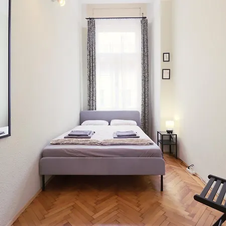 Joseph Boulevard - 3bdr, 2bath, 8ppl