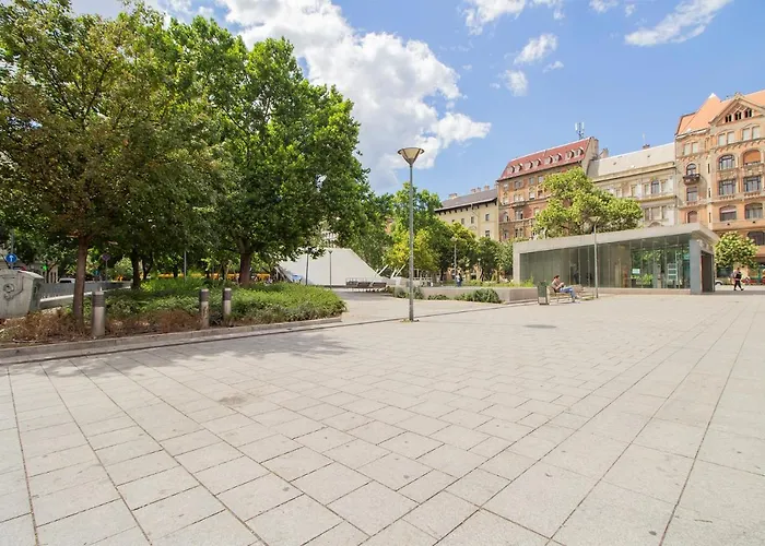 Joseph Boulevard - 3bdr, 2bath, 8ppl בודפשט
