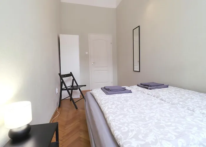 Joseph Boulevard - 3bdr, 2bath, 8ppl בודפשט