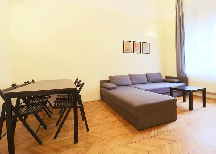 Joseph Boulevard - 3bdr, 2bath, 8ppl * Budapešť