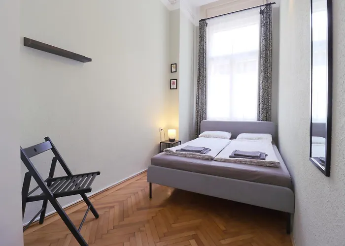 Joseph Boulevard - 3bdr, 2bath, 8ppl Budapešť