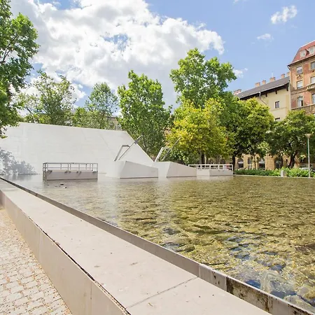 Daire Joseph Boulevard - 3bdr, 2bath, 8ppl *