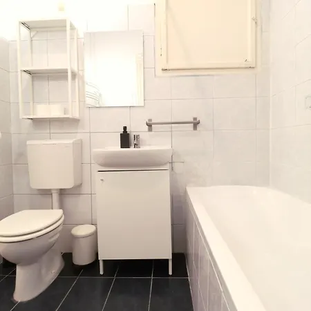 Daire Joseph Boulevard - 3bdr, 2bath, 8ppl