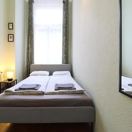 Lägenhet Joseph Boulevard - 3bdr, 2bath, 8ppl Budapest
