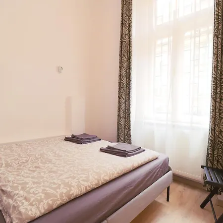 Joseph Boulevard - 3bdr, 2bath, 8ppl Budapeşte