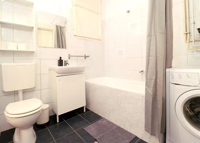 Joseph Boulevard - 3bdr, 2bath, 8ppl Lägenhet Budapest